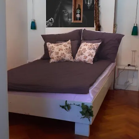 Ui Vilag Bed & Breakfast Harkany